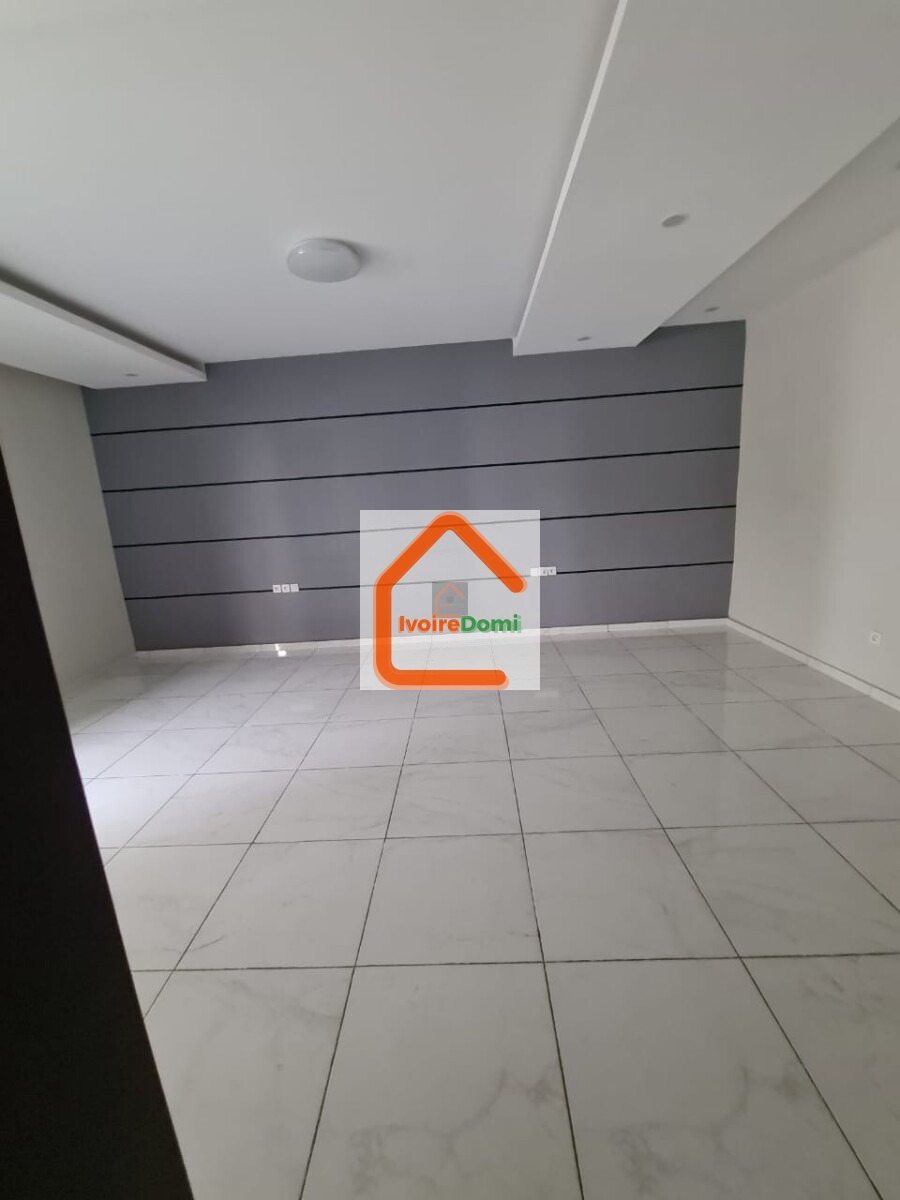 Disponible a angré nouveau chu cité harmonie une duplex composé de Deux grand salon