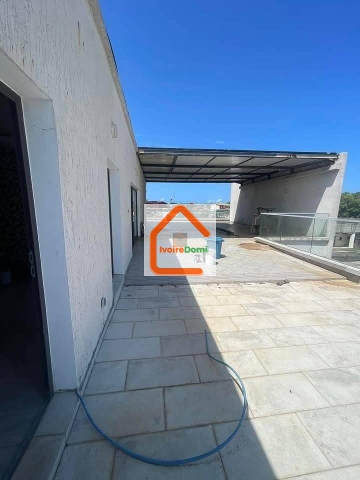 À louer📍BASSAM🏡 TRIPLEX 8 PIÈCES + PISCINE Vivez dans un confort exceptionnel.