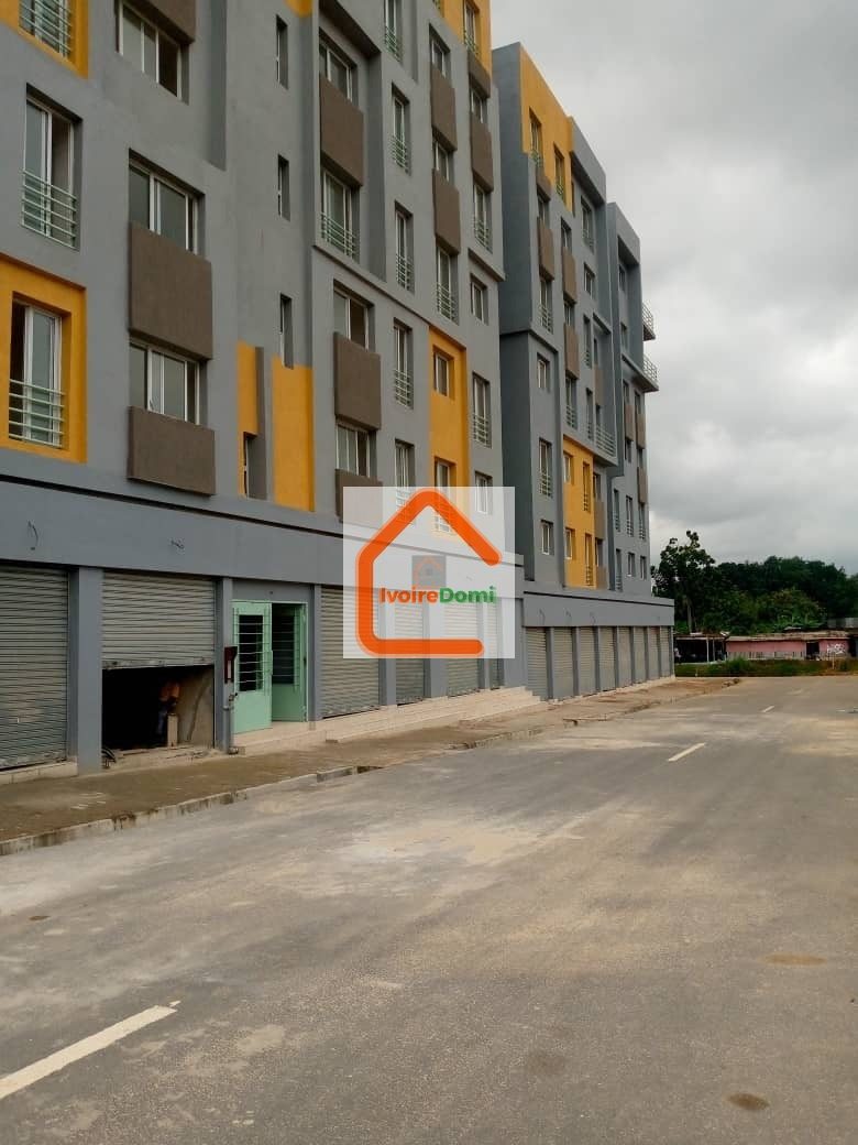 À Bingerville d’une 4 pièces dans la cité Addoha ( en allant dans le village