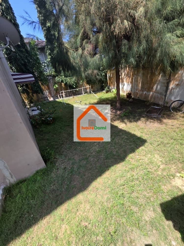 Duplex *6 pièces*( 4 chambres 2 salon 1 salle à manger) à louer à grand bassam