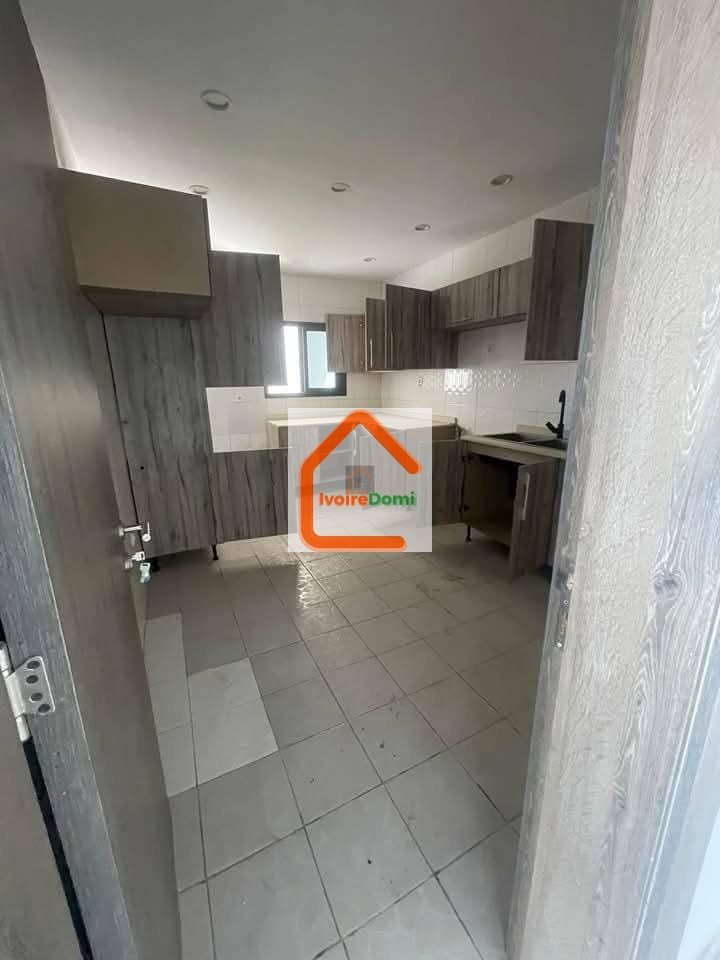 À louer📍BASSAM🏡 TRIPLEX 8 PIÈCES + PISCINE Vivez dans un confort exceptionnel.