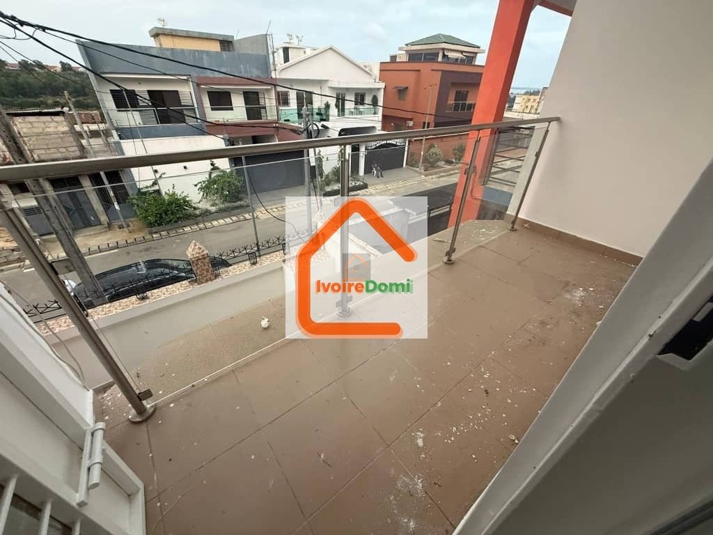 #LOCATION MAGNIFIQUE VILLA DUPLEX DE 6 PIÈCES COUR AVANT ET COUR DISPONIBLE À FAYA