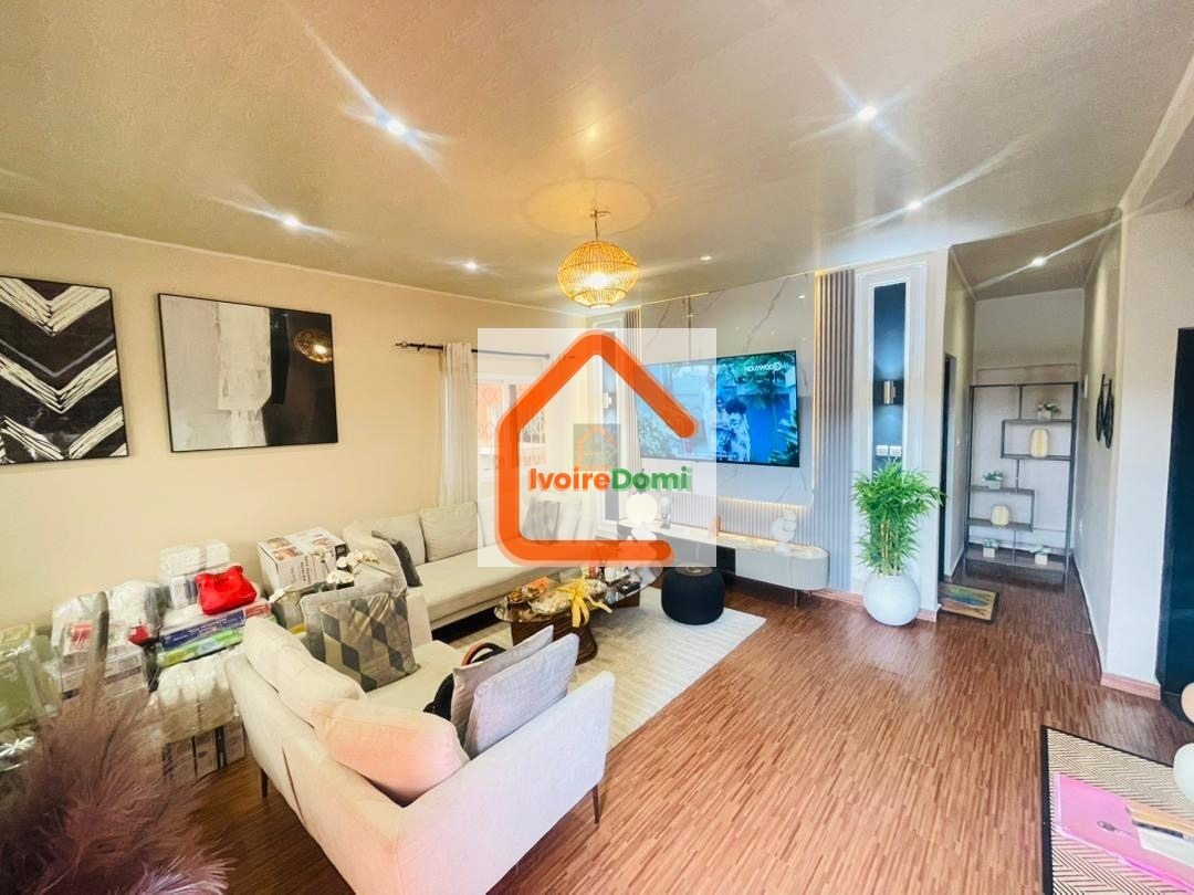 Villa basse haut standing de 3 pièces à louer dans l’immédiat avec les meubles à Cocody