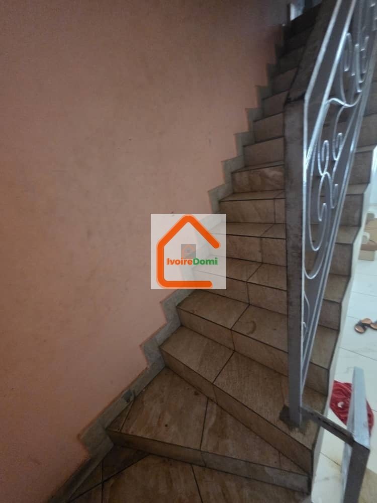 Duplex *6 pièces*( 4 chambres 2 salon 1 salle à manger) à louer à grand bassam