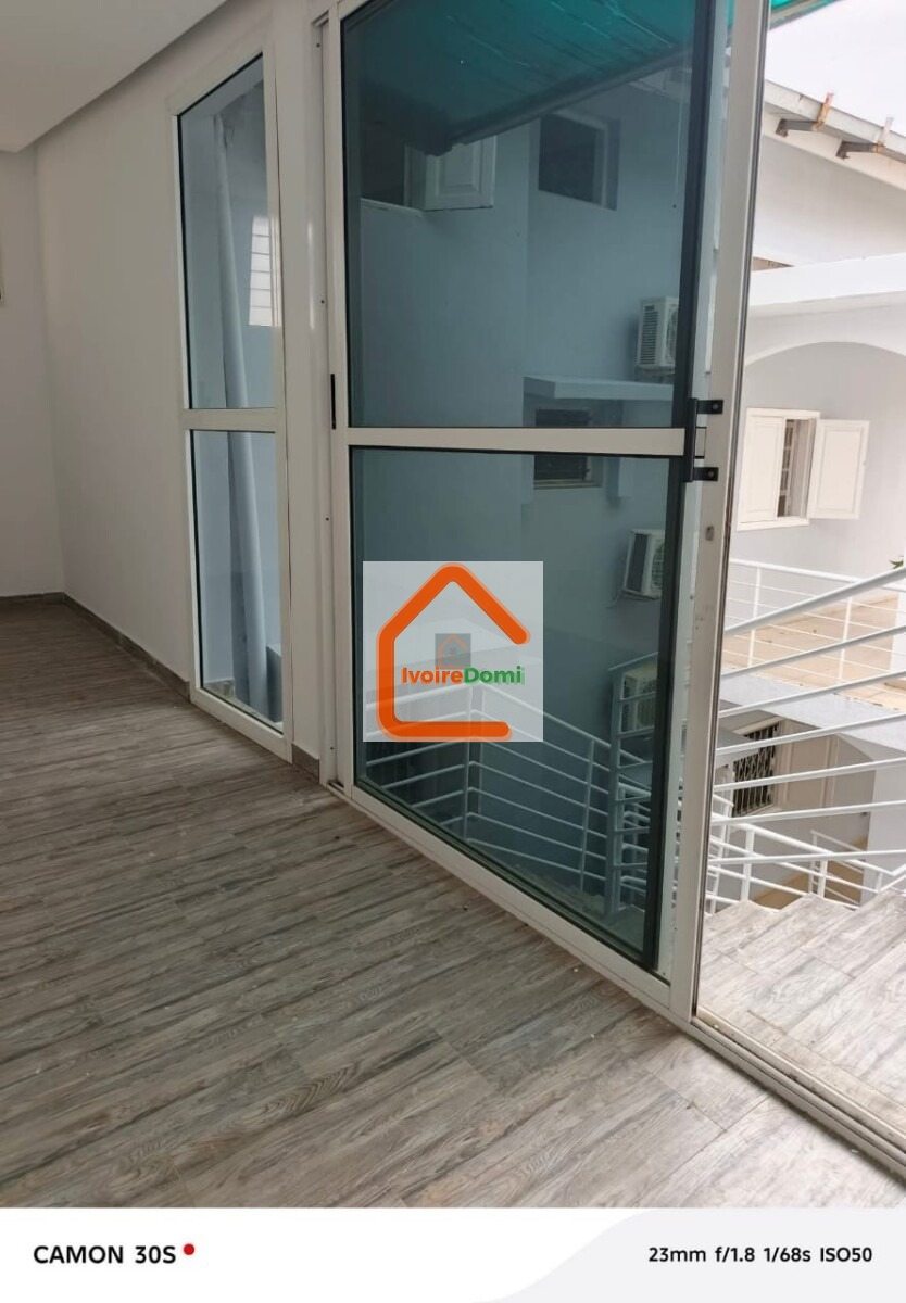 Cocody Riviera4 Mbadon Composition : 03 salons 02 cuisines 04 chambres