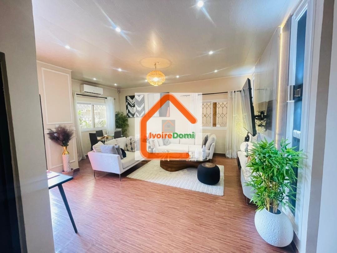 Villa basse haut standing de 3 pièces à louer dans l’immédiat avec les meubles à Cocody