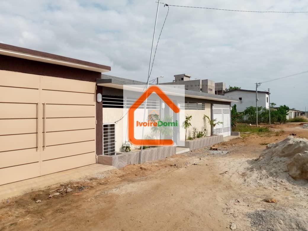 À LOUER – 3 Villas Basses de 4 Pièces à Bingerville, Cité Laurier 20 📍