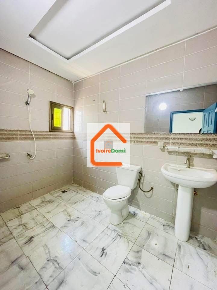 CÔTÉ DIVOIRE ( PORT-BOUET ) A LOUER VILLA 🏠 BASSE (04)PIÈCES ABIDJAN ROND POINT ANANI