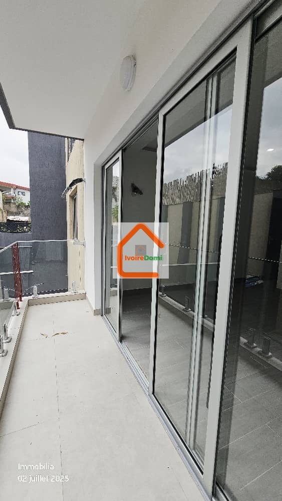 Belle villa duplex de 4 pièces située dans une cité résidentielle et calme, la cité Rosier