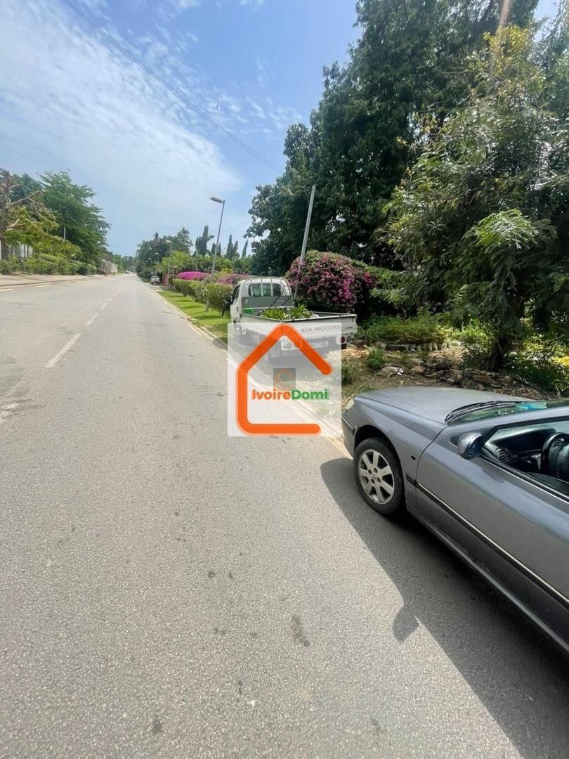 VENTE, COCODY – RIVIERA GOLF 1, Un terrain de 1.500M² Terrain nu idéalement.