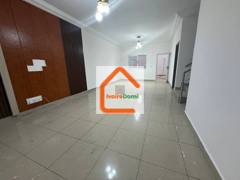 #LOCATION MAGNIFIQUE VILLA DUPLEX DE 6 PIÈCES COUR AVANT ET COUR DISPONIBLE À FAYA