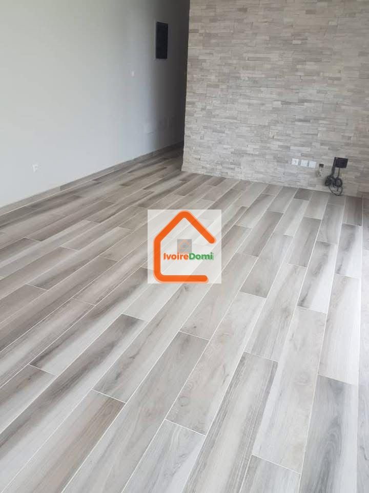 Nous mettons en location cette villa duplex à Cocody Rivièra 4 synacaci 2 !!!! Loyer: