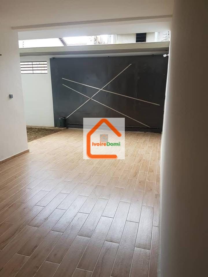 Nous mettons en location cette villa duplex à Cocody Rivièra 4 synacaci 2 !!!! Loyer:
