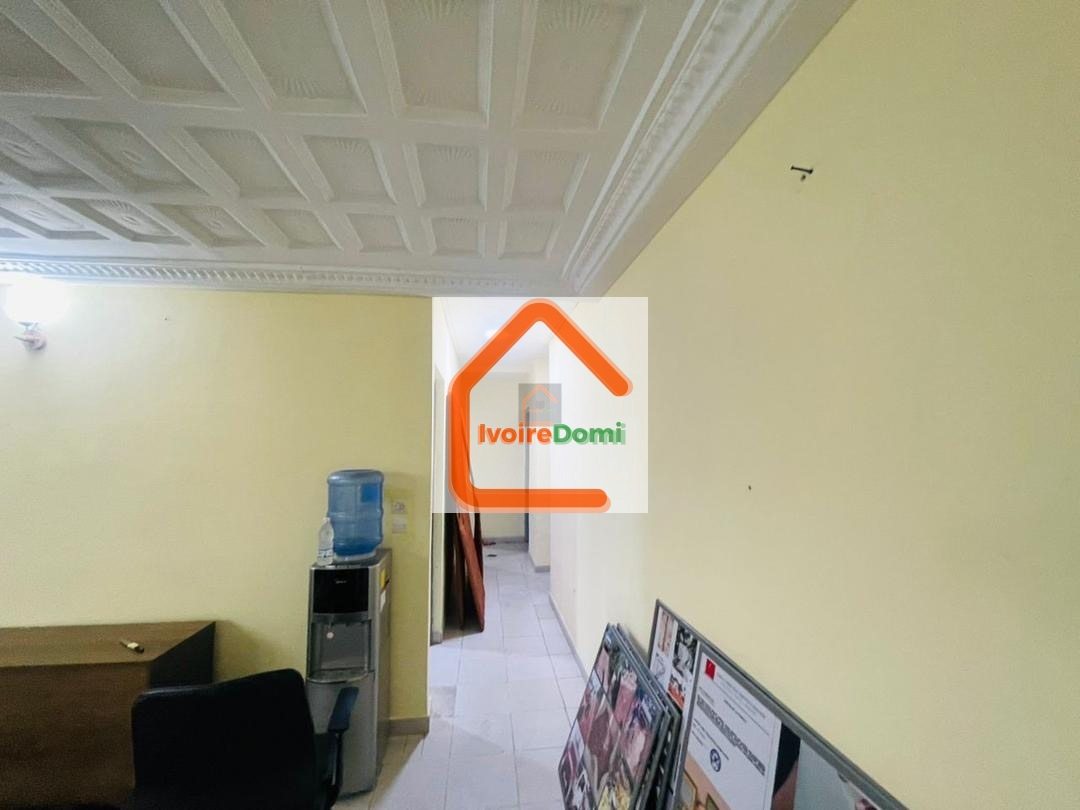 En location Villa Basse 4 pièces avec 2 indépendance cour avant et arrière a ANGRÉ Sicogi