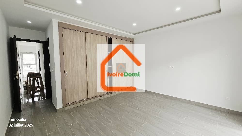 Belle villa duplex de 4 pièces située dans une cité résidentielle et calme, la cité Rosier