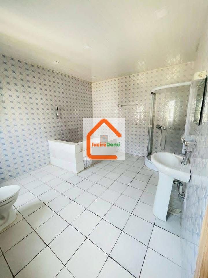 *Villa Duplex de Luxe à Louer sur la Route de Bassam* Nous vous proposons