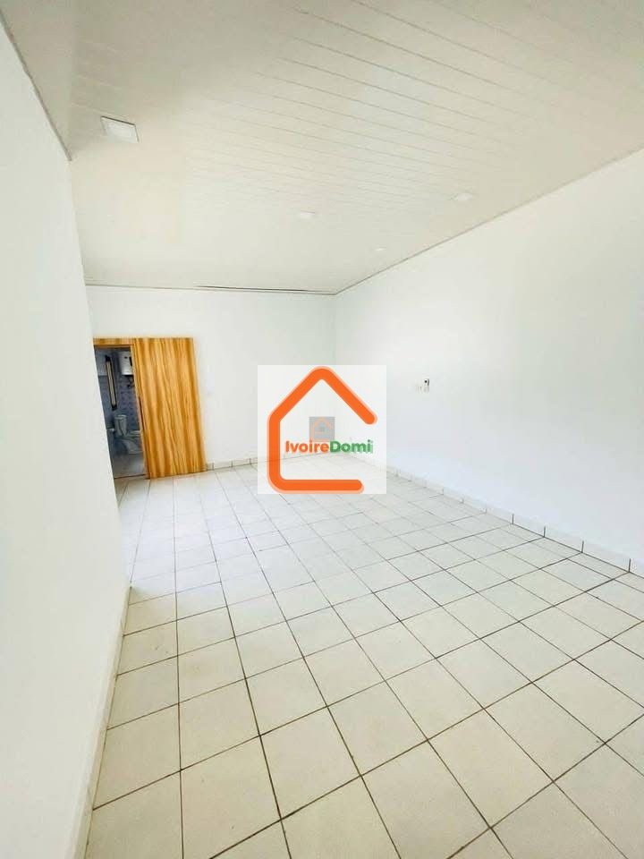 *Villa Duplex de Luxe à Louer sur la Route de Bassam* Nous vous proposons