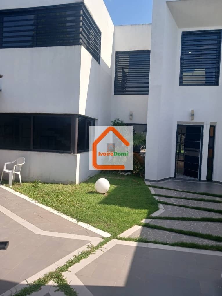 OU VENTE A LA RIVIERA GOLF 4 UNE BELLE VILLA DUPLEX DE 7-PIECES
