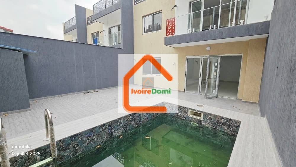 Belle villa duplex de 4 pièces située dans une cité résidentielle et calme, la cité Rosier