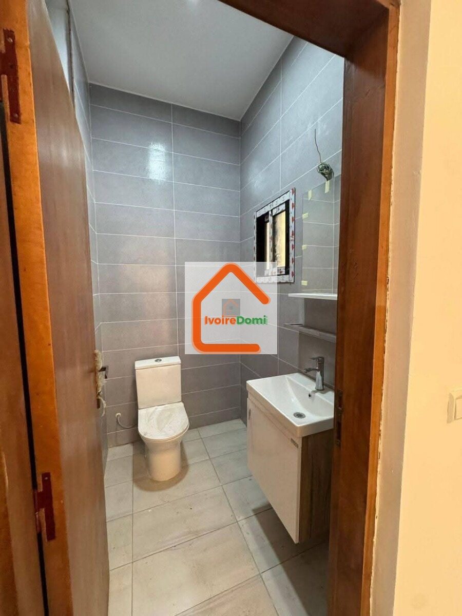 📍BASSAM🏡 À LOUER ✨Villa 5 pièces + Piscine ✅Loyer 800000 FCFA 📍 Grand-Bassam, Modeste