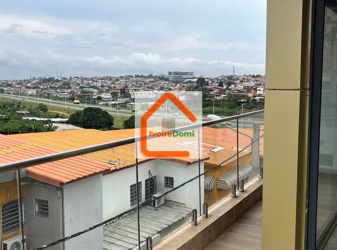 COCODY ANGRE CITÉ DIASPORA . -VILLA DUPLEX DE 8 PIÈCES AVEC UN SOUS- SOL