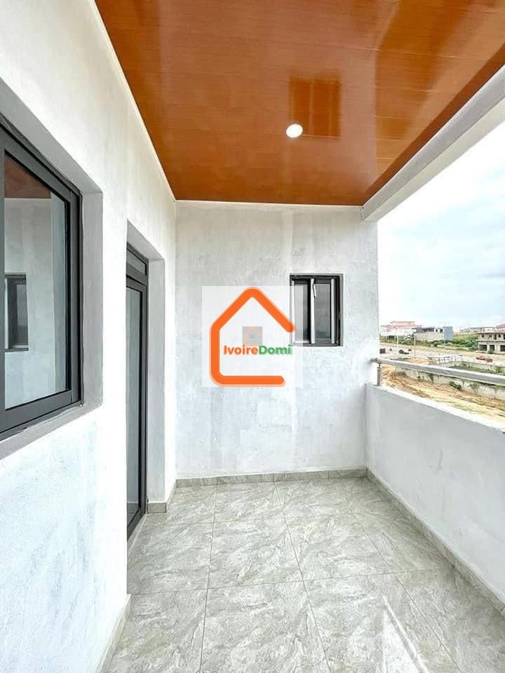 DIRECT COCODY ANGRÉ NOUVEAU CHU Un appartement de 5 pièces très bien situé