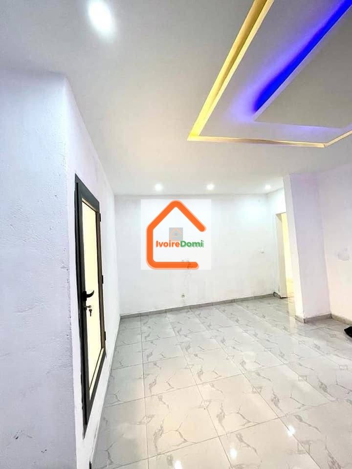 DIRECT COCODY ANGRÉ NOUVEAU CHU Un appartement de 5 pièces très bien situé