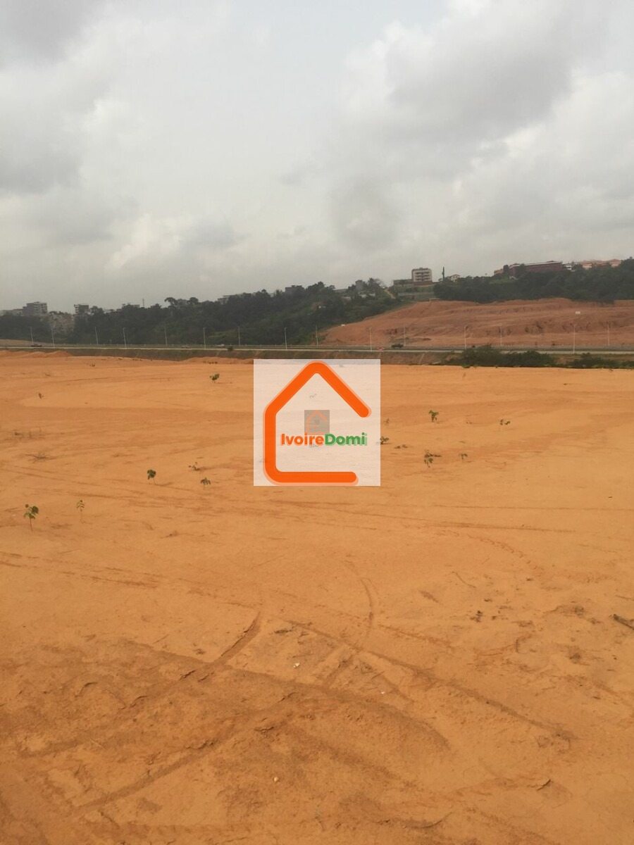 Terrain en vente à ANGRE