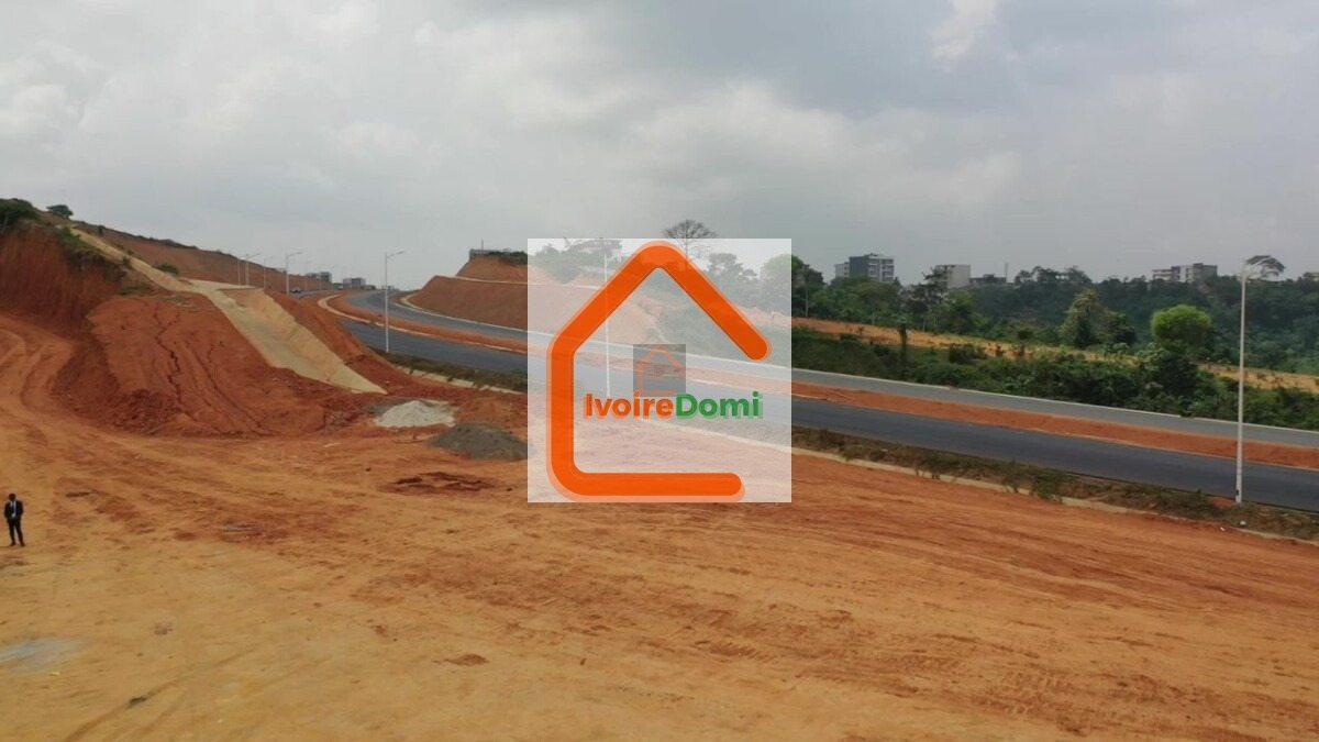 Terrain en vente à ANGRE