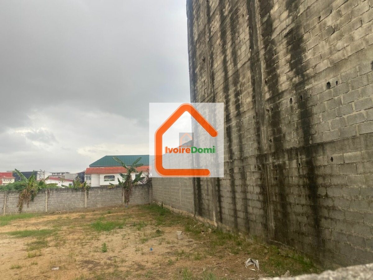 Terrain en vente à ANGRE