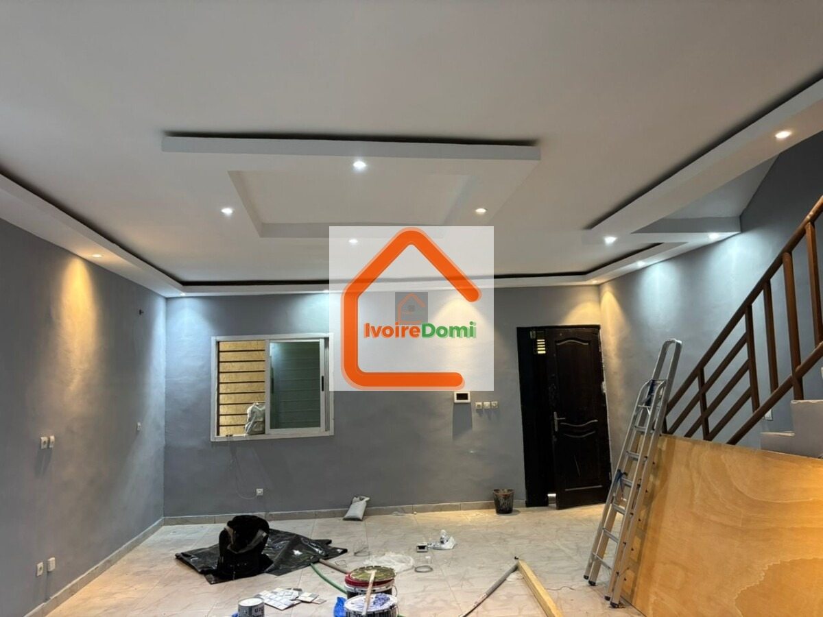 Disponible à angré nouveau chu Nouvelle construction Un duplex de 5p 4 chambres