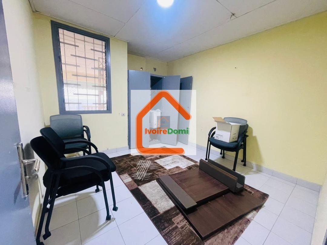 En location Villa Basse 4 pièces avec 2 indépendance cour avant et arrière a ANGRÉ Sicogi