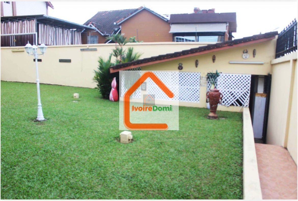 🏡 À VENDRE – Villa Haut Standing Riviera 4 (Cité Verdoyante) Une magnifique villa
