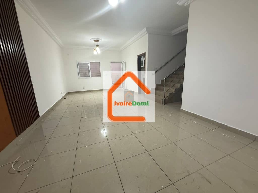 #LOCATION MAGNIFIQUE VILLA DUPLEX DE 6 PIÈCES COUR AVANT ET COUR DISPONIBLE À FAYA