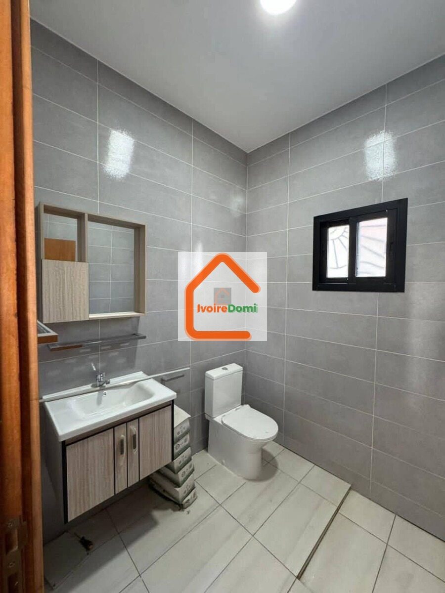 📍BASSAM🏡 À LOUER ✨Villa 5 pièces + Piscine ✅Loyer 800000 FCFA 📍 Grand-Bassam, Modeste
