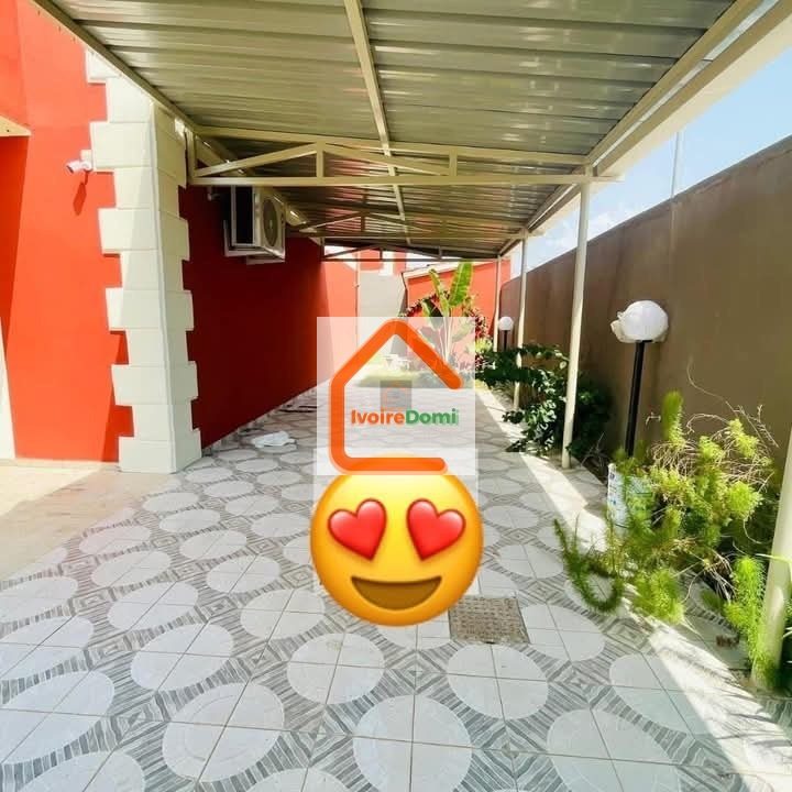 📍BASSAM CITÉ ITALIA MODESTE À louer villa 5 pièces + Piscine ✅Loyer 1300000 fcfa.