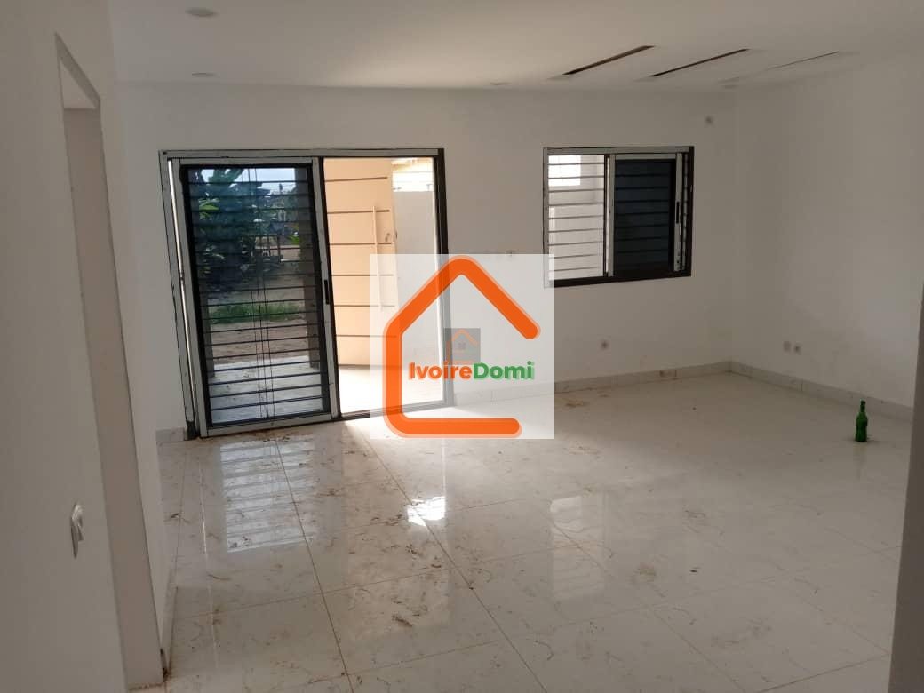 À LOUER – 3 Villas Basses de 4 Pièces à Bingerville, Cité Laurier 20 📍