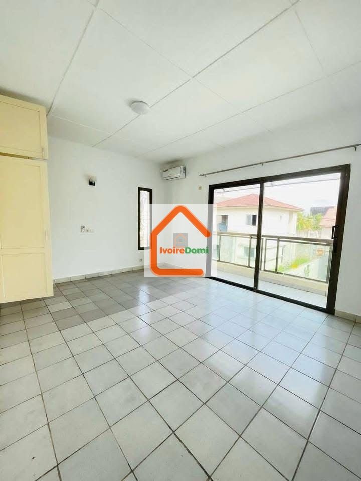 *Villa Duplex de Luxe à Louer sur la Route de Bassam* Nous vous proposons