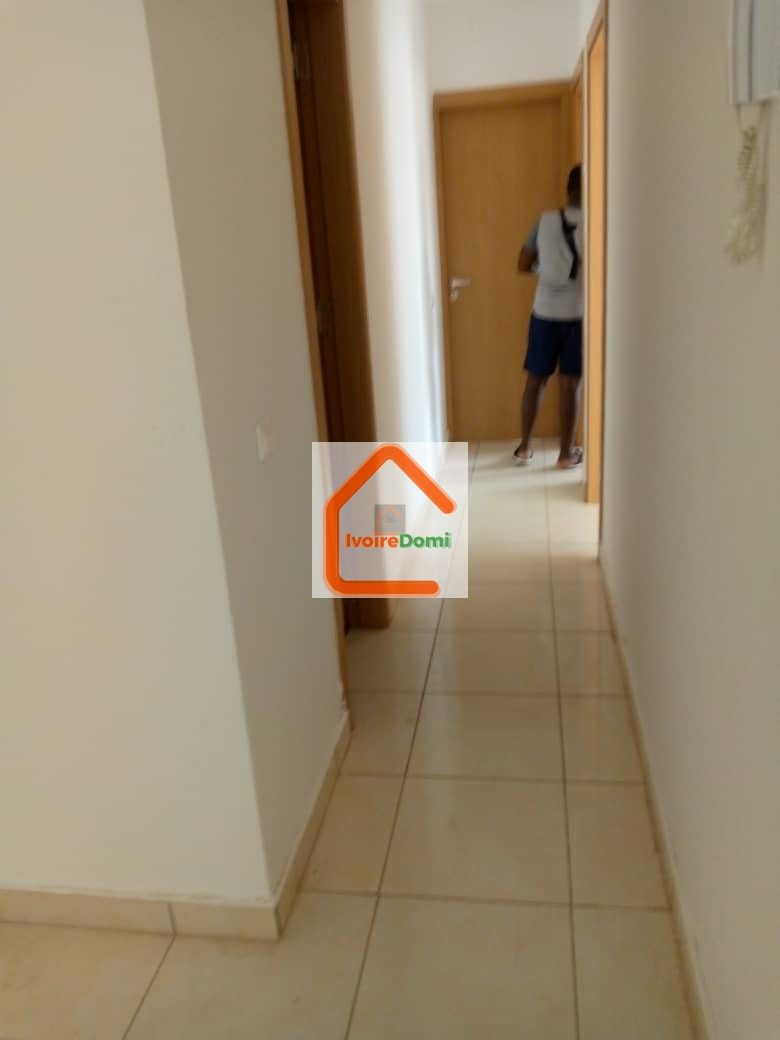 À Bingerville d’une 4 pièces dans la cité Addoha ( en allant dans le village