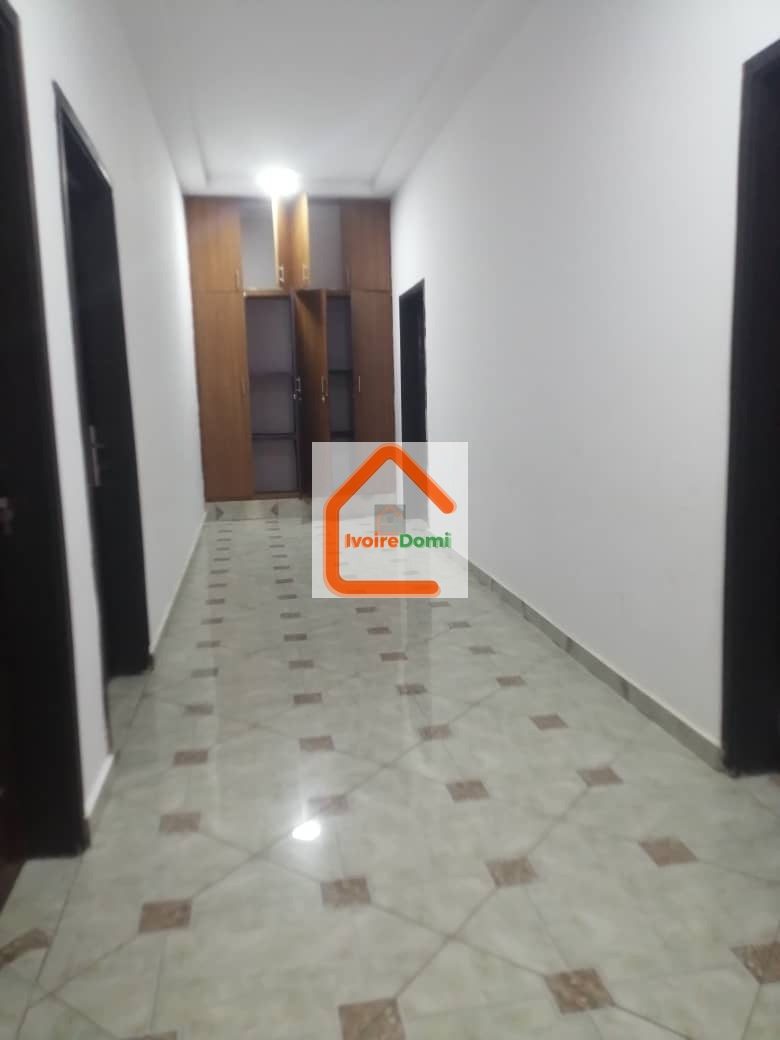 A FEKESSE ORIBAT 2 VERS COSIM UNE VILLA DUPLEX DE 7-PIECES BALCON