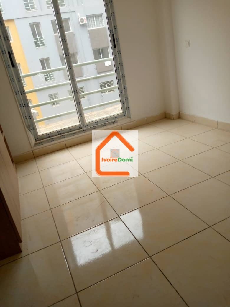À Bingerville d’une 4 pièces dans la cité Addoha ( en allant dans le village