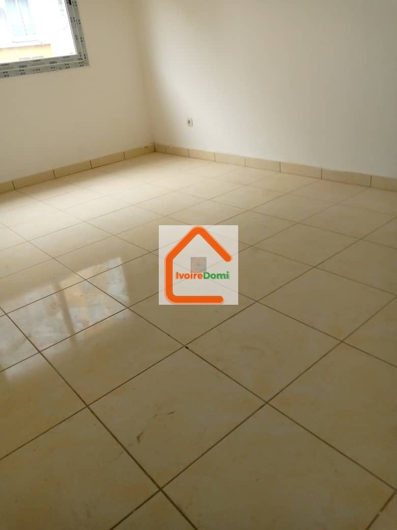 À Bingerville d’une 4 pièces dans la cité Addoha ( en allant dans le village