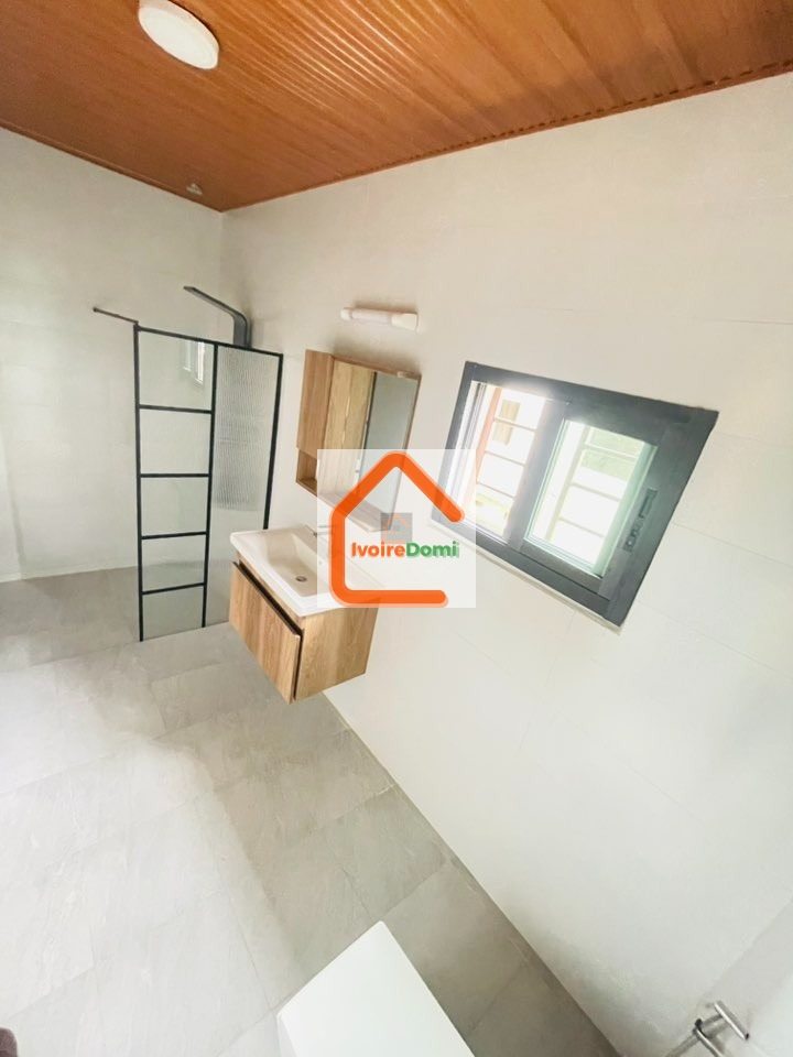 Nous avons une magnifique villa duplex de 4 pièces haut standing à louer à Bingerville
