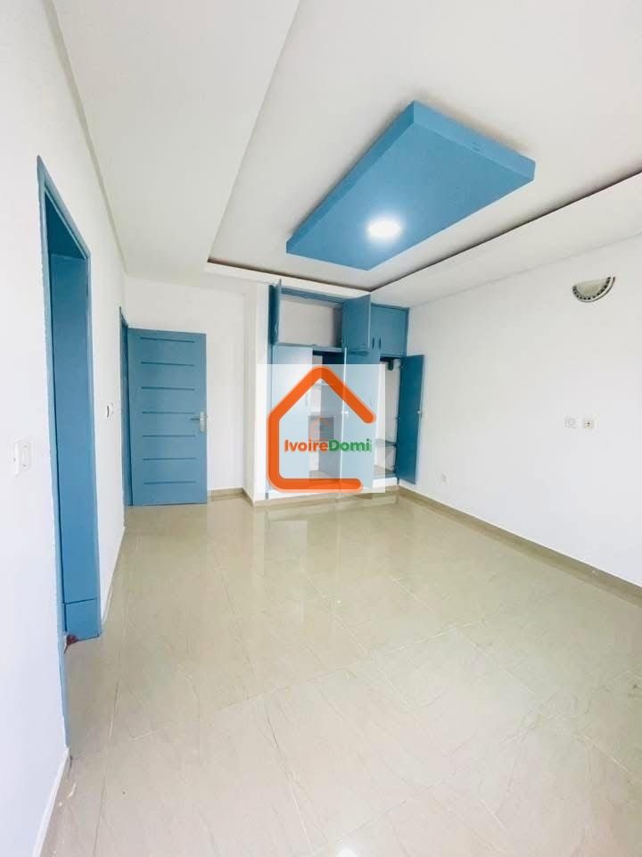 CÔTÉ DIVOIRE ( PORT-BOUET ) A LOUER VILLA 🏠 BASSE (04)PIÈCES ABIDJAN ROND POINT ANANI