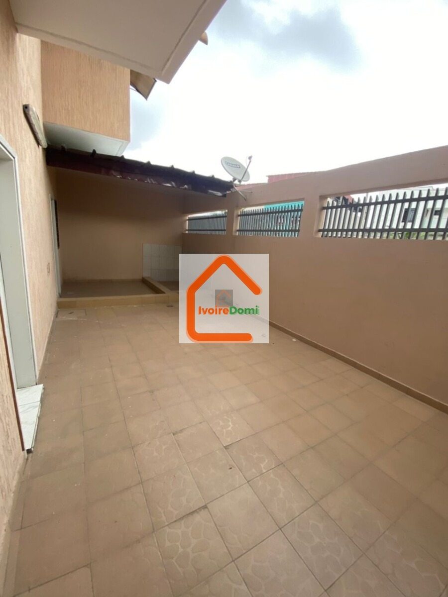 Duplex 5 pièces autonomes avec un garage de 3 voitures 🚗🚗🚗 balcon dans la chambre
