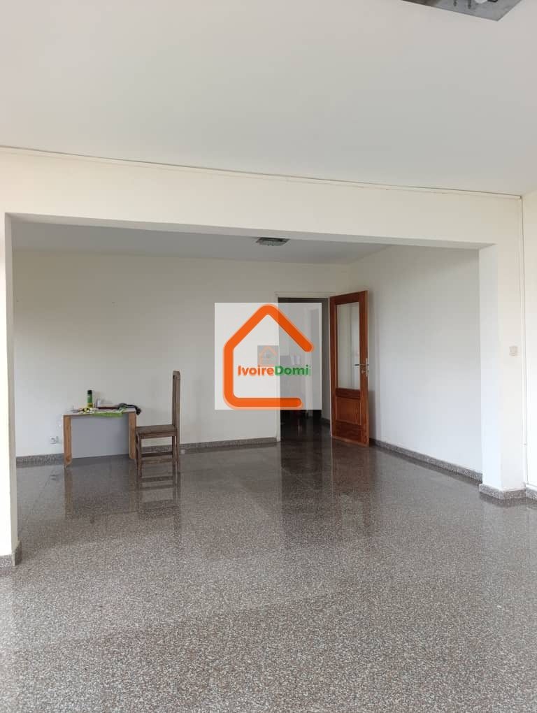 À la riviera golf dans les caddys, un grand appartement de 5 pièces au 5e étage