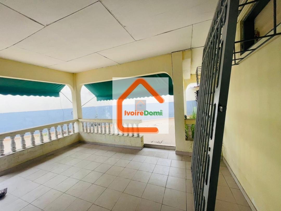 En location Villa Basse 4 pièces avec 2 indépendance cour avant et arrière a ANGRÉ Sicogi