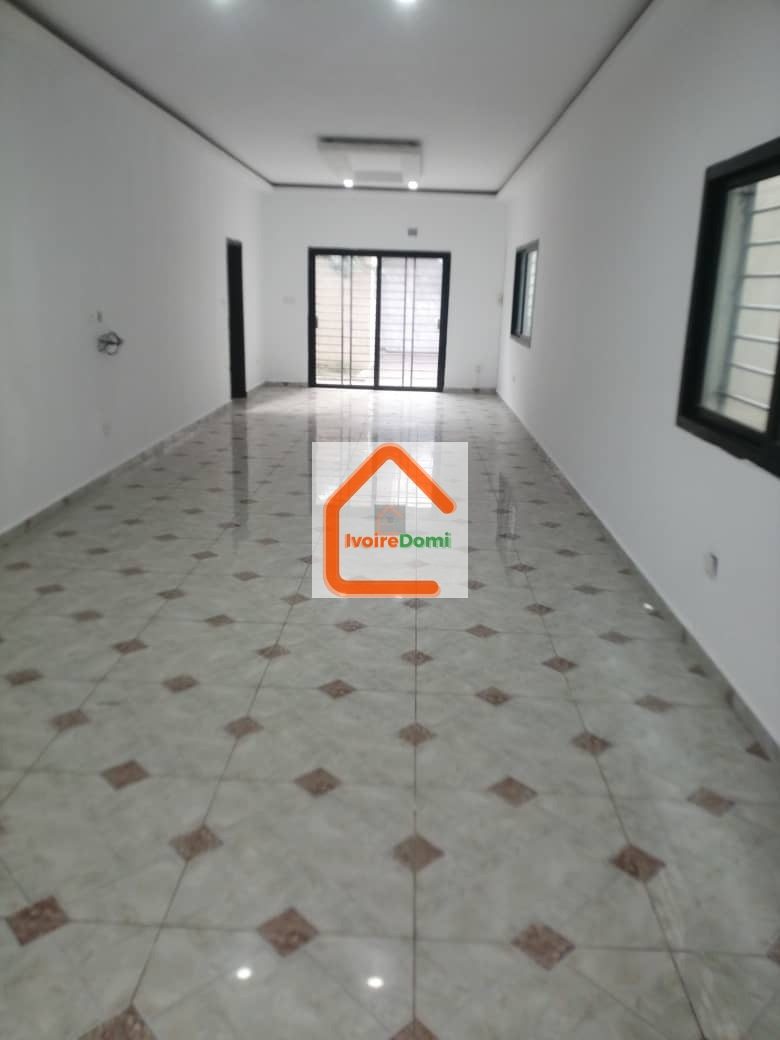 A FEKESSE ORIBAT 2 VERS COSIM UNE VILLA DUPLEX DE 7-PIECES BALCON