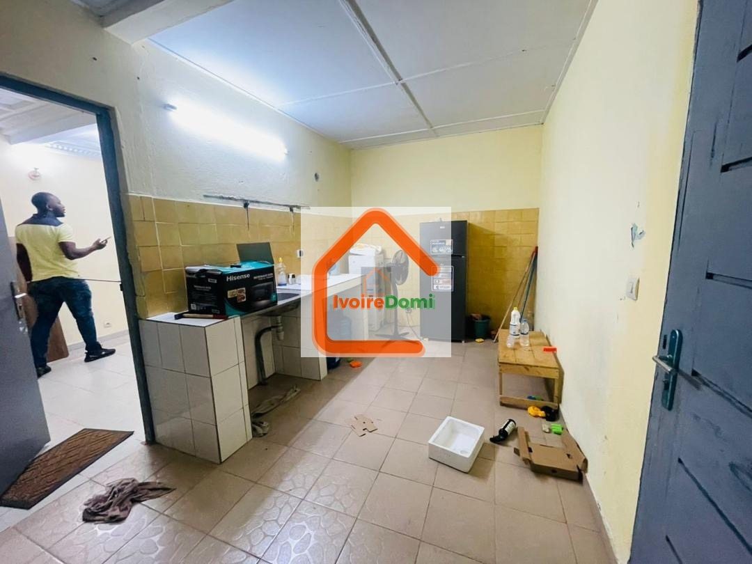 En location Villa Basse 4 pièces avec 2 indépendance cour avant et arrière a ANGRÉ Sicogi