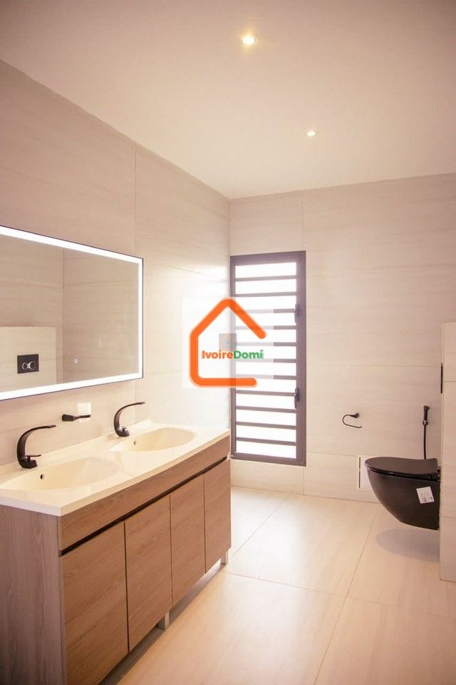 EN VENTE – Villa Duplex haut standing à Cocody Angré Nouveau CHU – ⁠04 chambres spacieuses